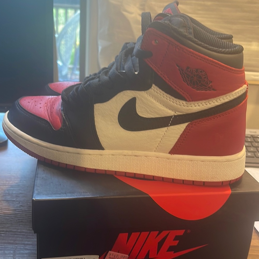 Air Jordan 1 Lightly worn size 6Y bred toe